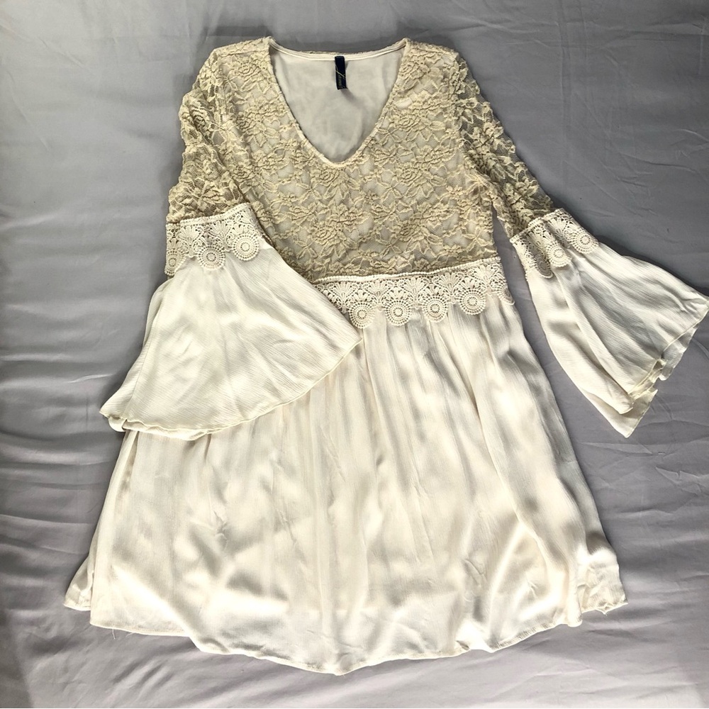 James C Lace Long Sleeve Dress in Cream Women’s sizeSmall Bell Sleeves Angelcore